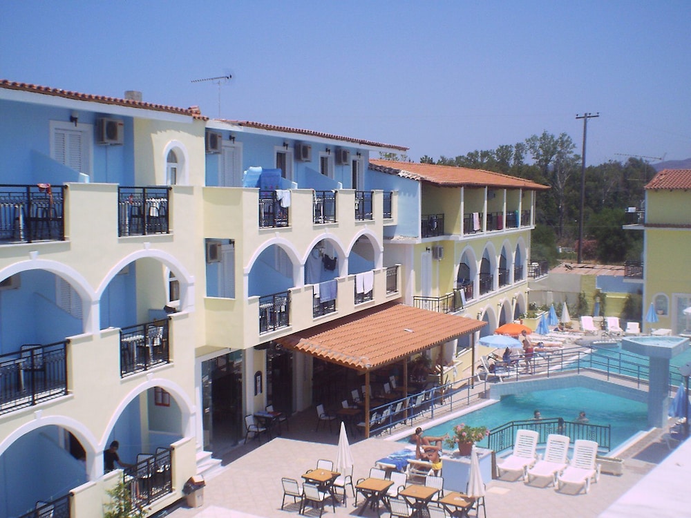 Vossos Hotel Apartments 2/41