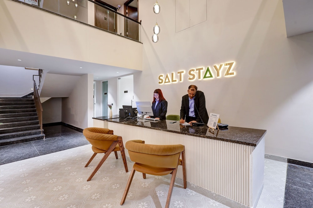 Saltstayz Premier Sector 42 - Golf Course Road 8/62
