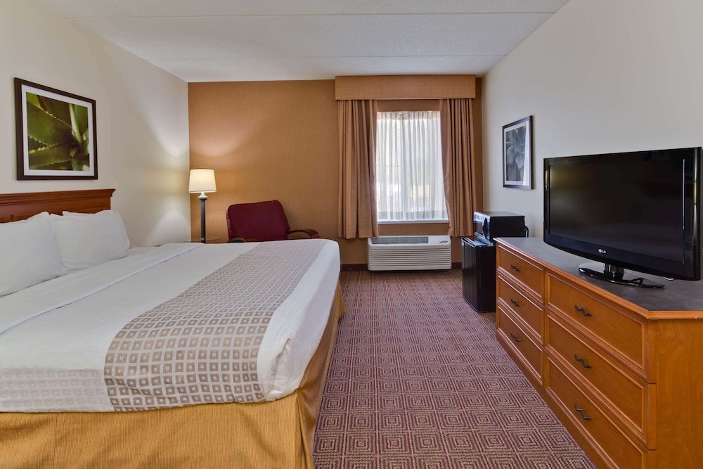 La Quinta Inn & Suites by Wyndham Lakeland East 20/37