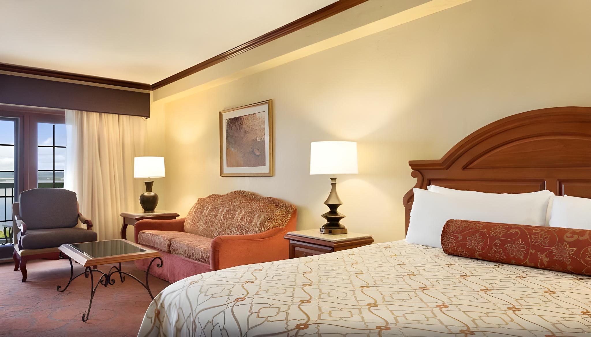 Suite, King Bed, Lake Side, Lake View, Sofa