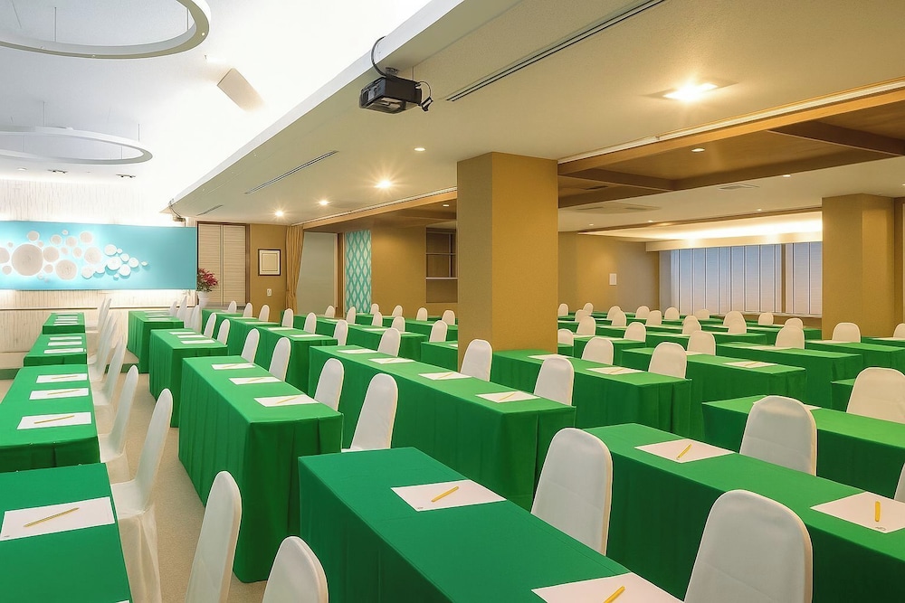 Lantana Resort Hotel 60/61