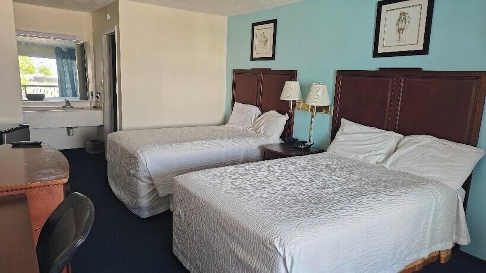 Travelodge by Wyndham Richmond Kentucky 11/35