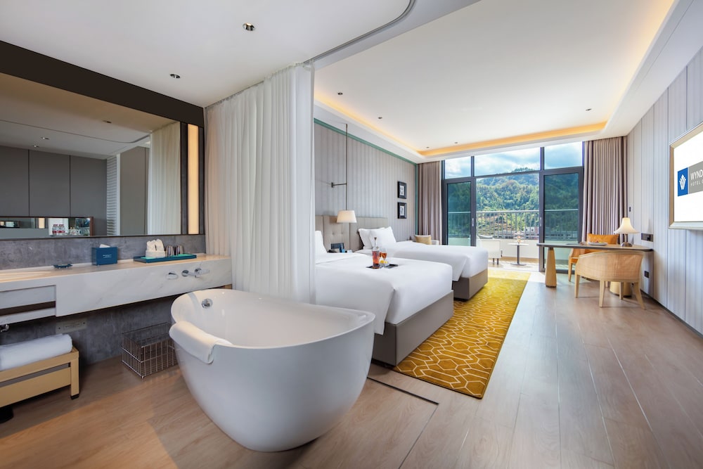Wyndham Grand Plaza Royale Hot Springs Fenghuang 39/39