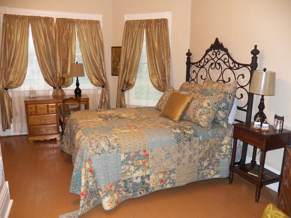 Grand Victorian Inn 29/32