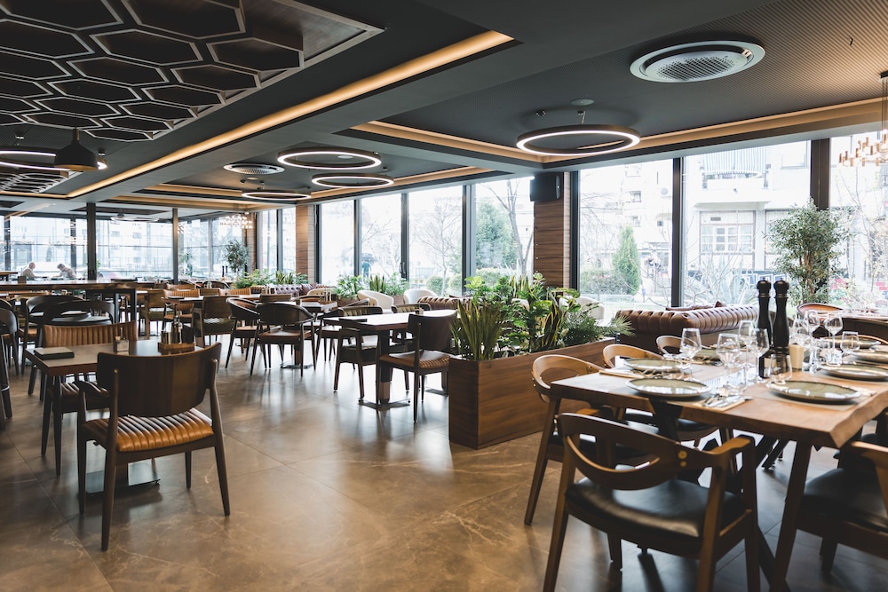 Bristol Hotel Podgorica 45/62