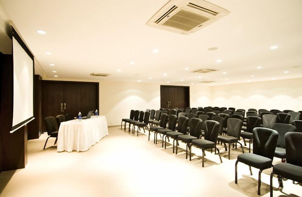 Citrus Hotels Lonavala 23/47