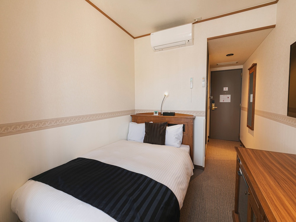 SEMI ROOM, SEMI DOUBLE BED