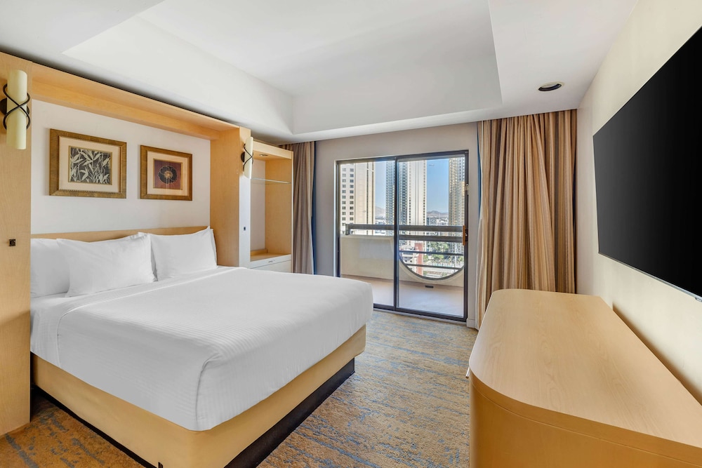 STUDIO, QUEEN BED, BALCONY