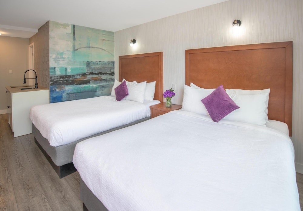 Coast, 2 Queen Beds, Kitchenette