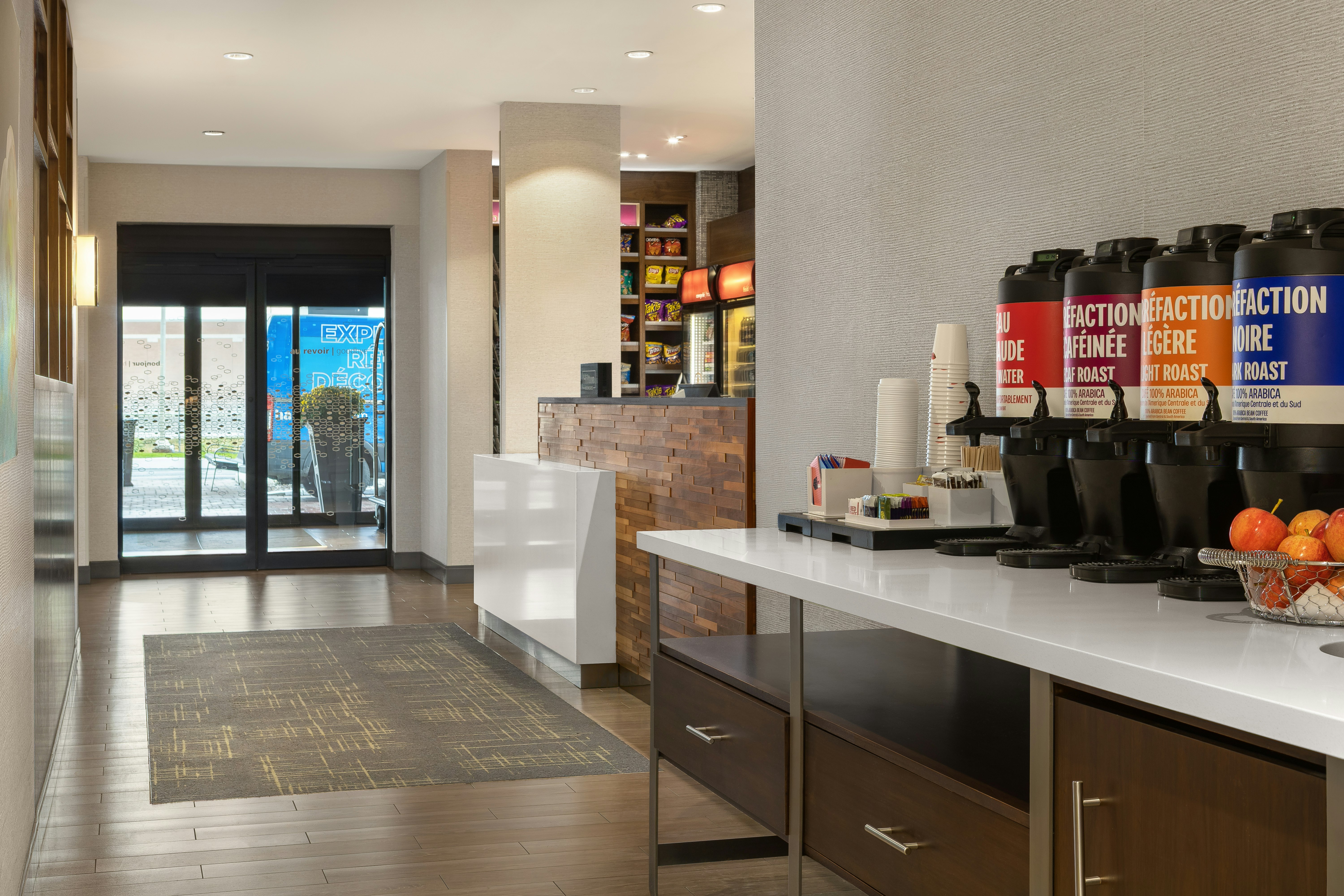 Hampton Inn and Suites by Hilton Montreal Dorval 23/23