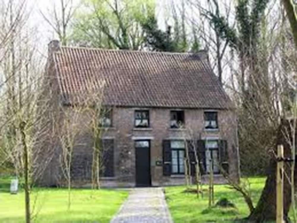 HOTEL CASTEAU RESORT MONS 46/50