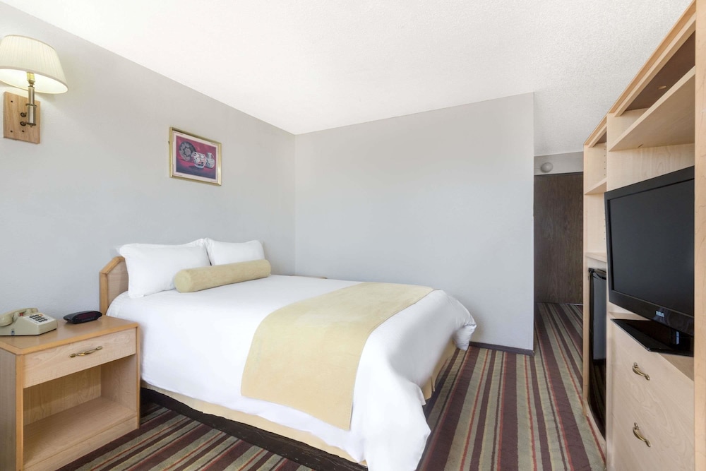 Super 8 by Wyndham Lake Havasu City 9/15