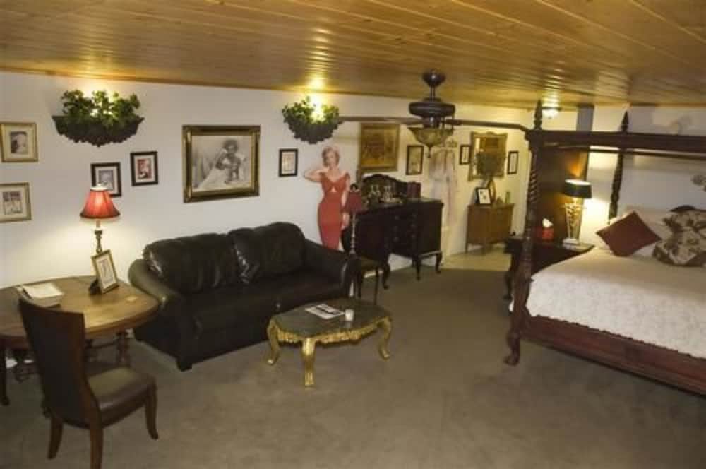 Echo Canyon Manor 38/76