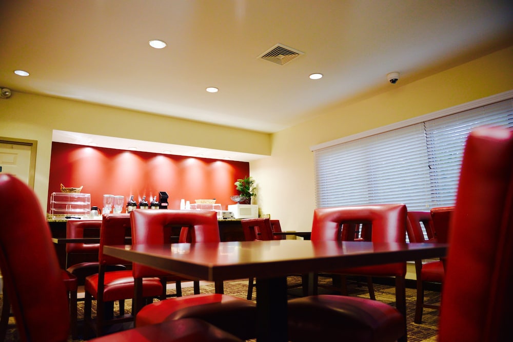 Red Roof Inn & Suites Commerce 29/33