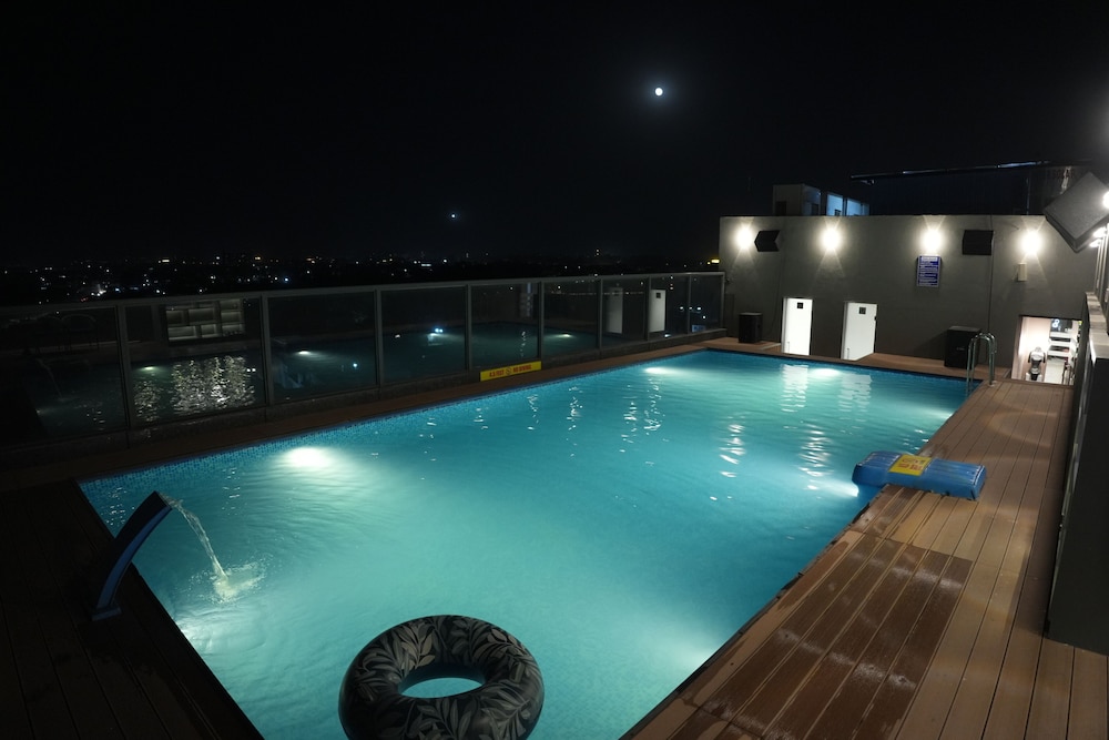 Ramada Plaza by Wyndham Chandigarh Zirakpur 31/58