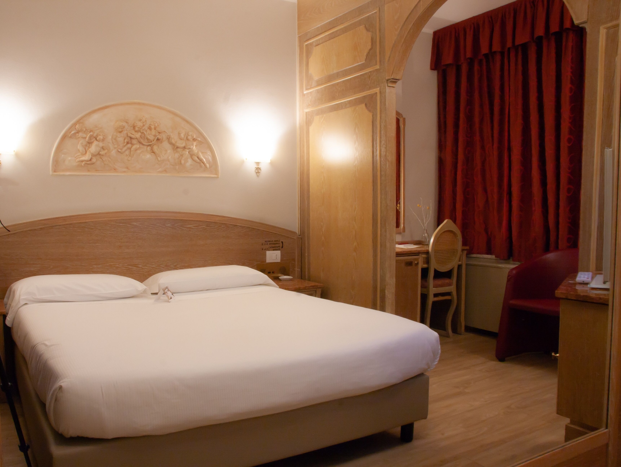 ROOM, TRIPLE