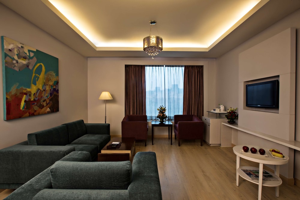 Sarovar Portico Naraina 35/54