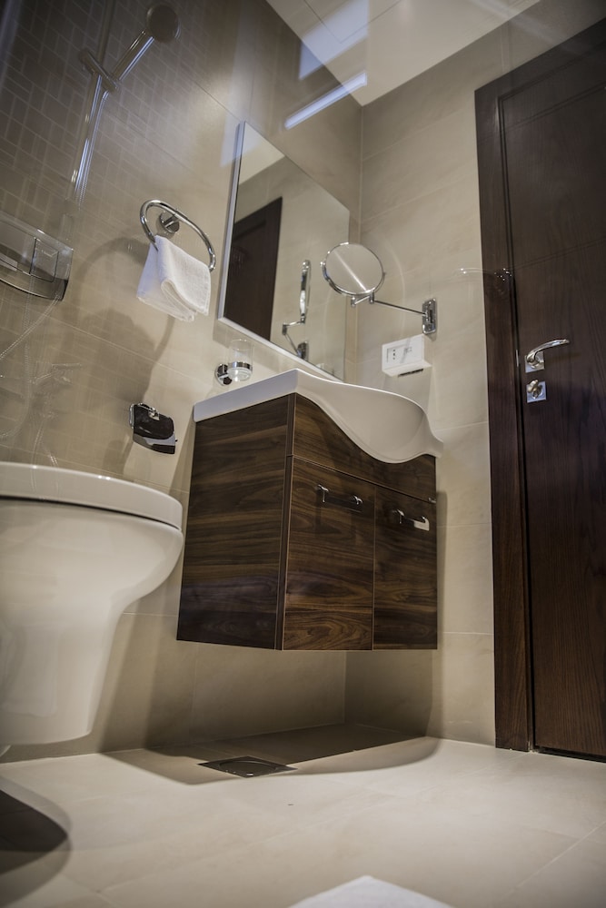 Naylover Hotel Suites 48/50