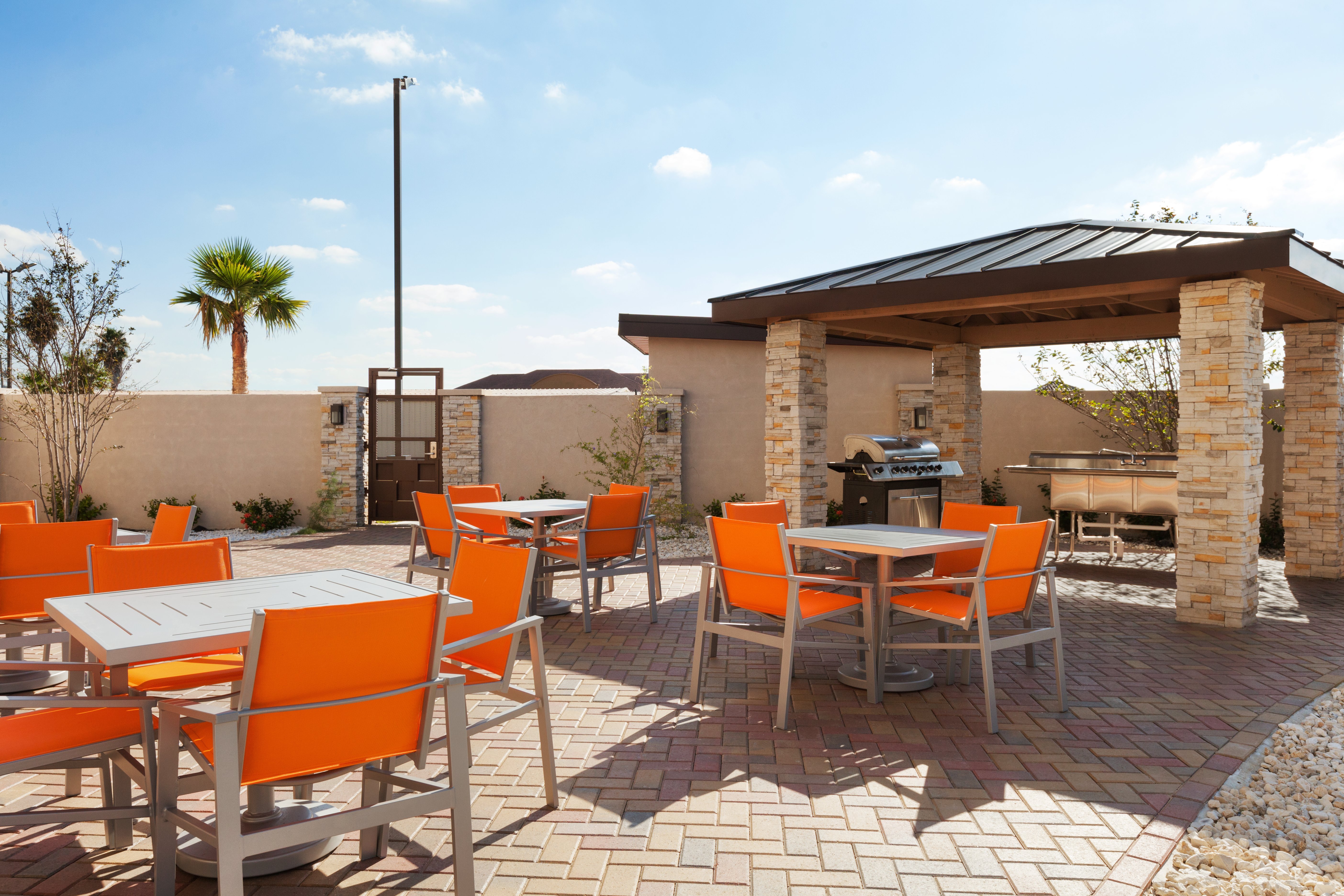Holiday Inn Express And Suites Edinburg Mcallen Area 32/51
