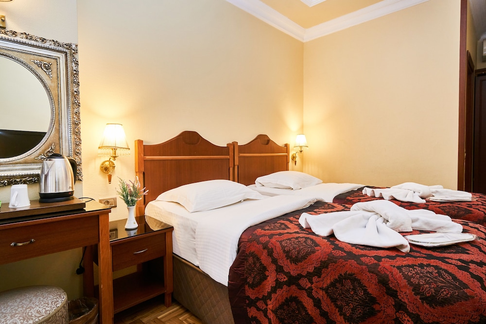 Superior, King Bed, Amber Hotel Istanbul 2/5