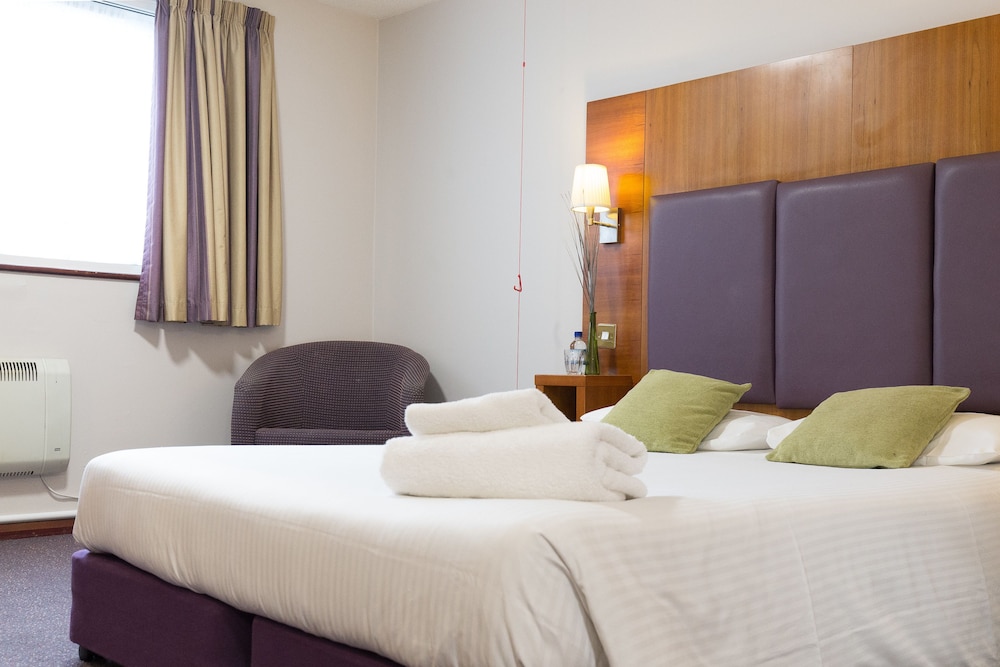ROOM, DOUBLE BED