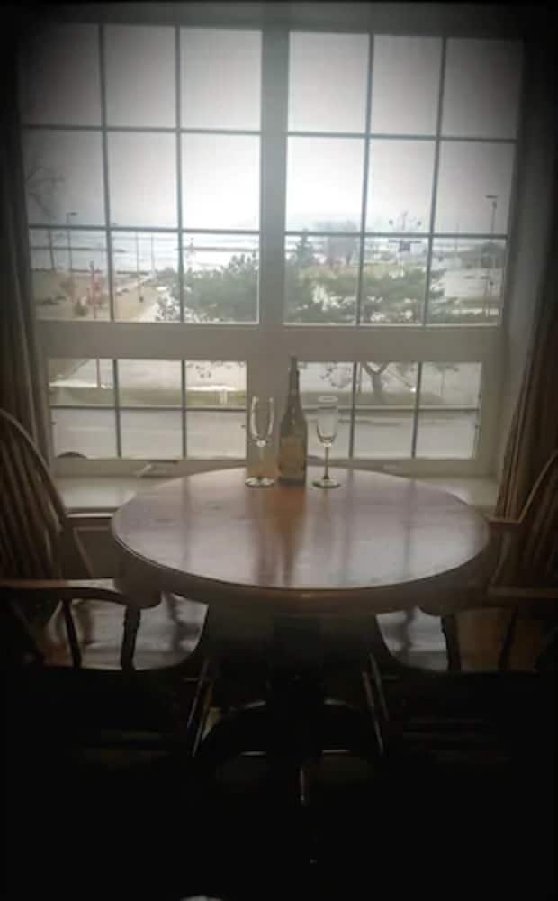 Seacliffe Inn 35/50
