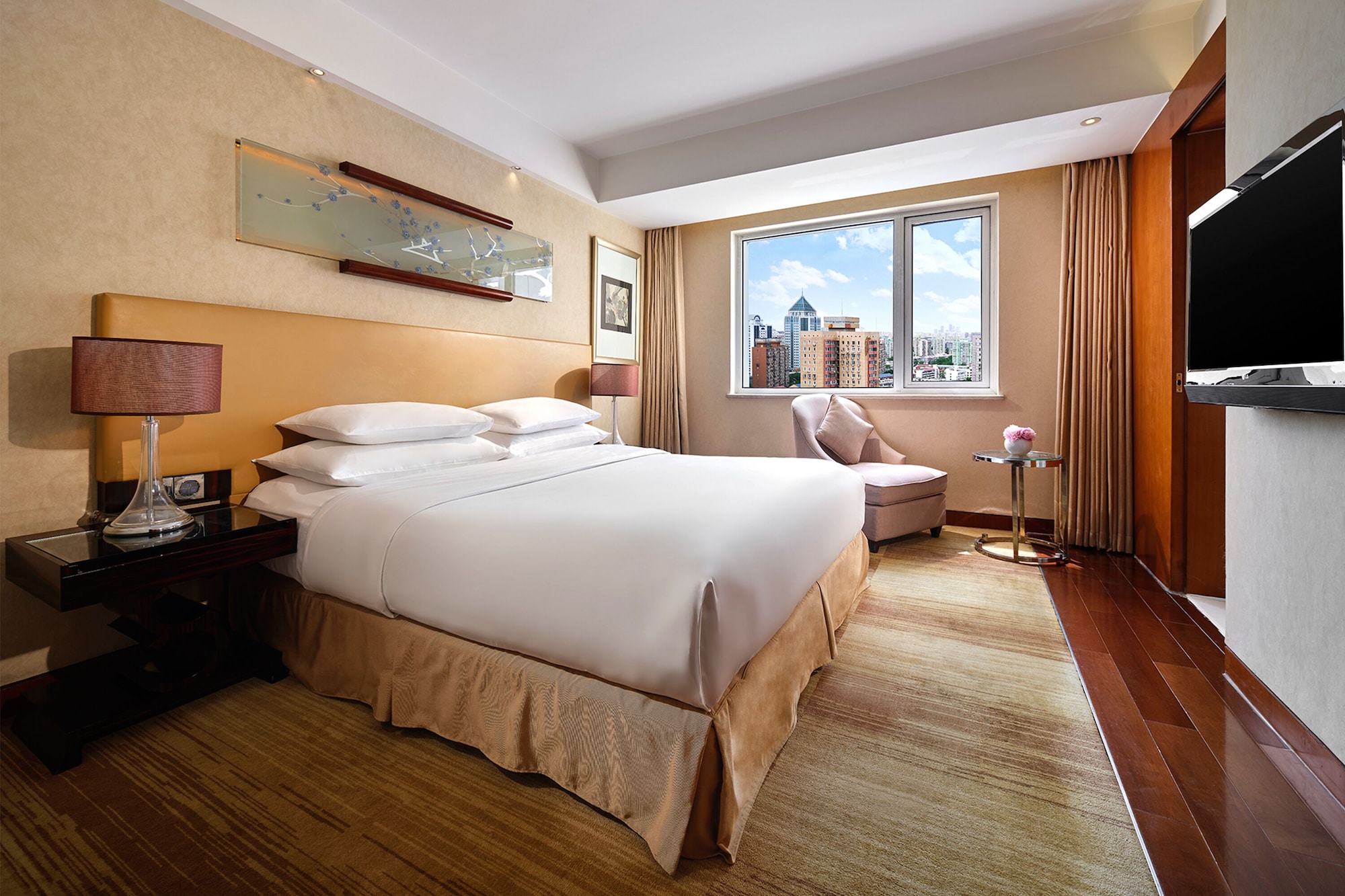 EXECUTIVE, KING BED