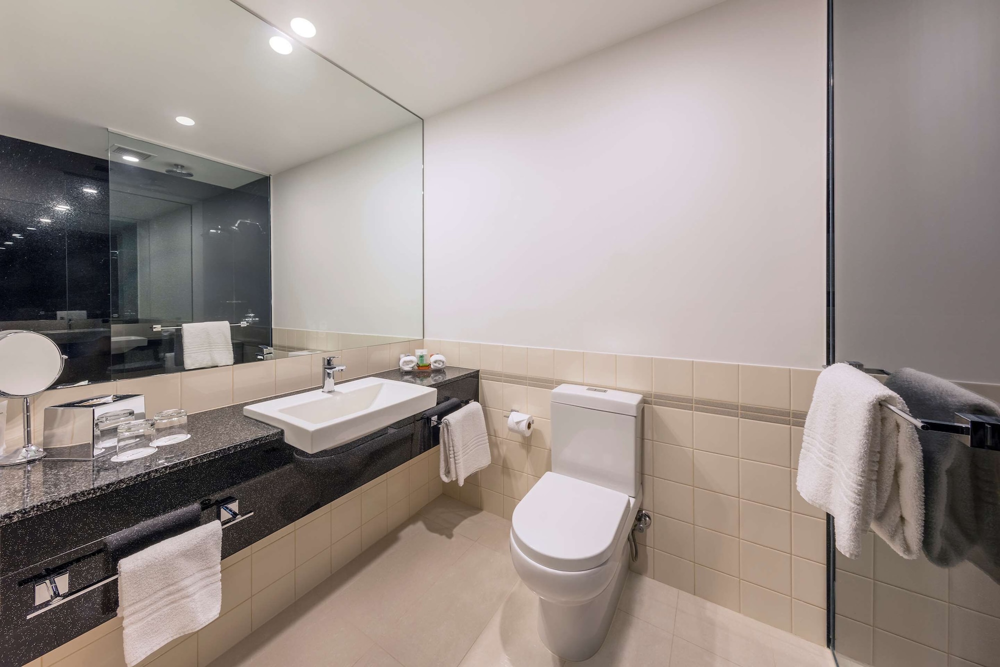 غرفة قياسية بسرير كوين، Flagstaff Gardens Hotel 6/8