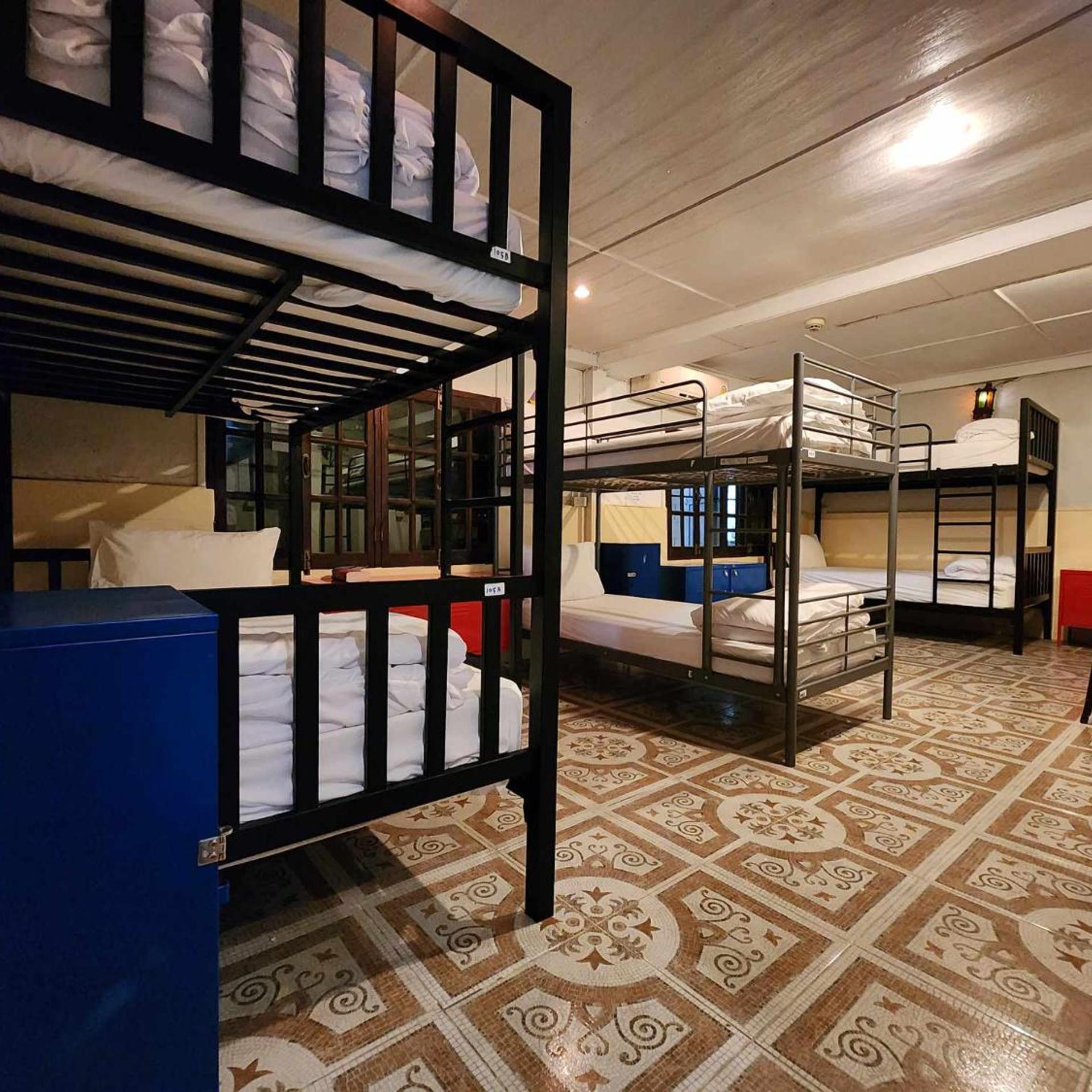 Club One Seven Gay Men Hotel Chiang Mai 11/51