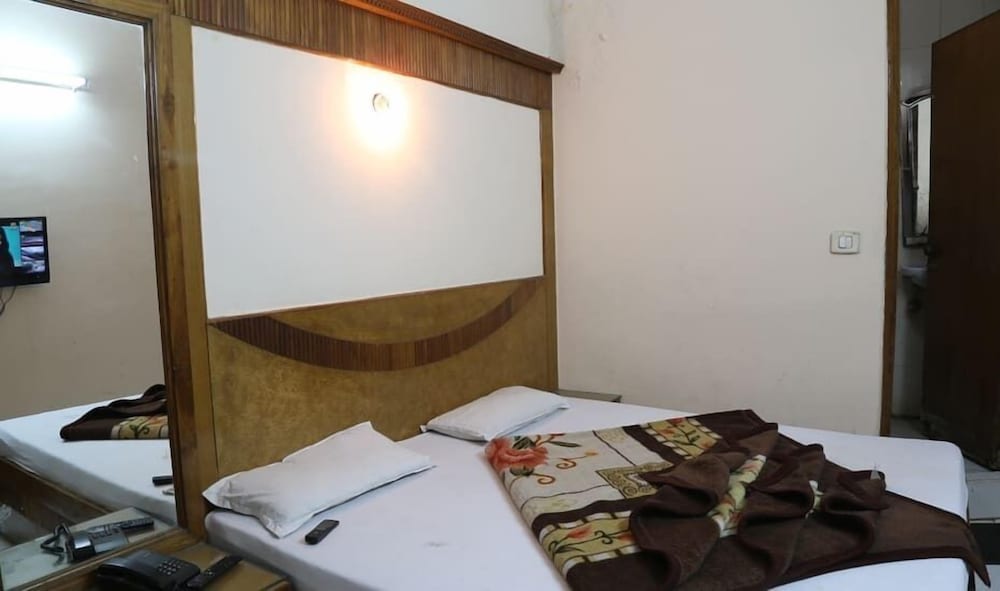 Hotel Delhi Regency 22/63