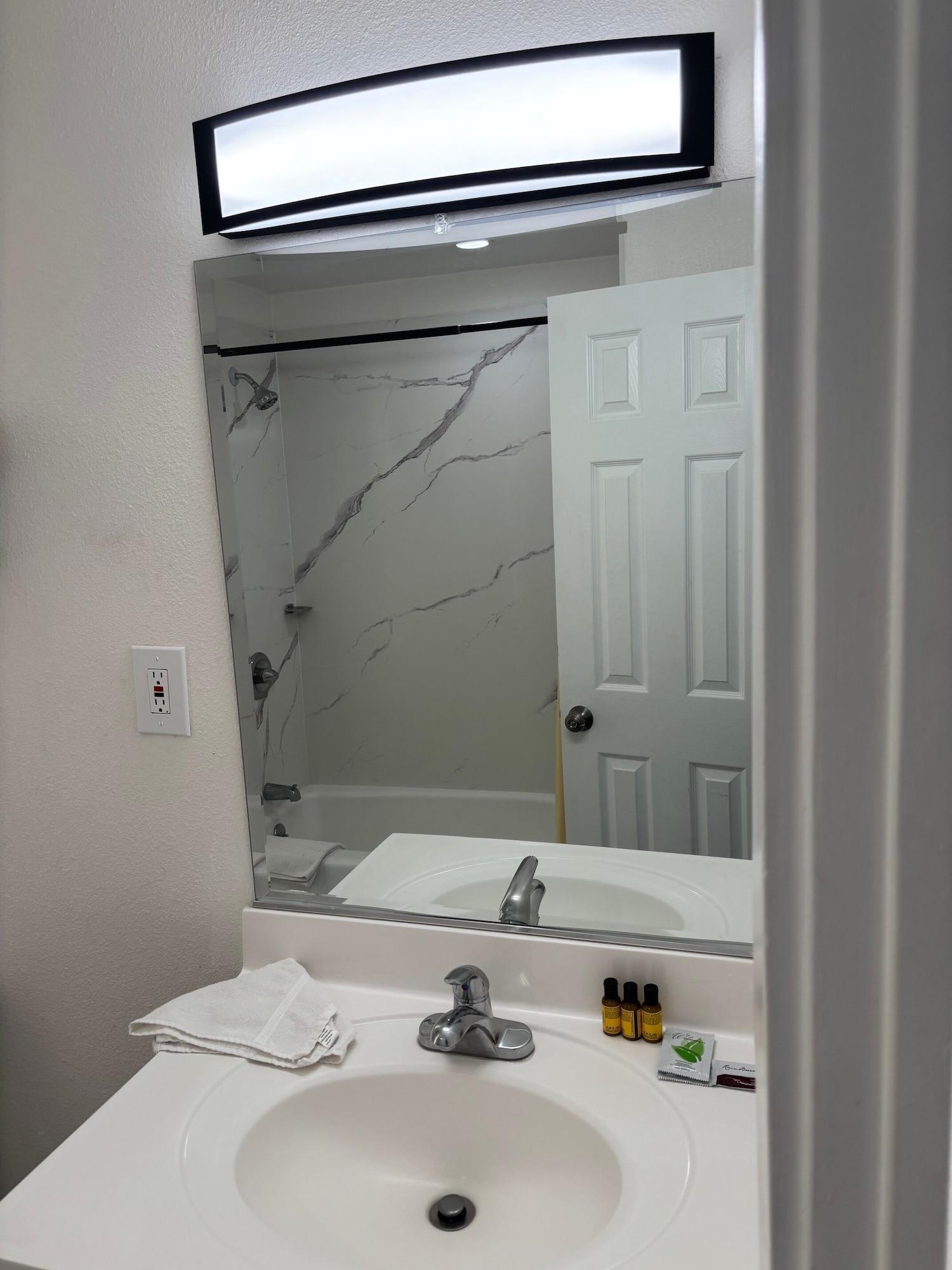 Standard, Double Bed, Monterey Fireplace Inn 6/6