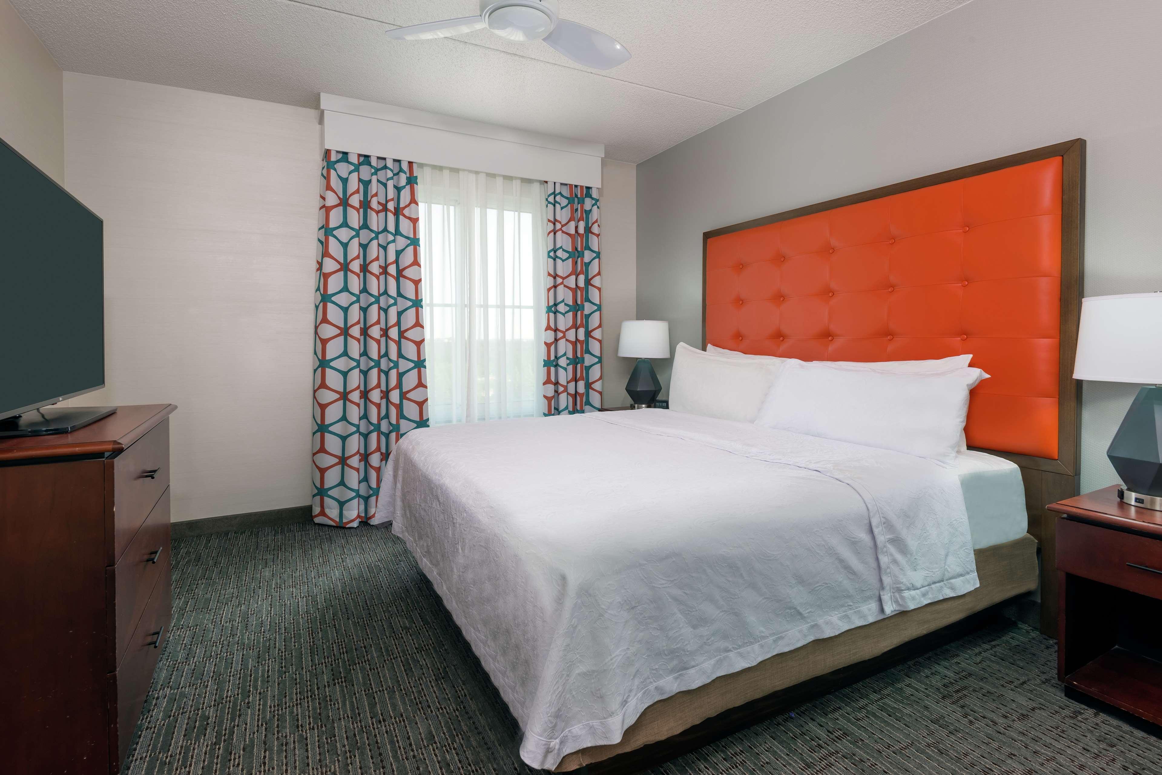 2 Bedrooms, Suite, King Bed, 2 Queen Beds, 2 Bathrooms