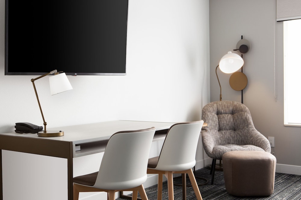 TownePlace Suites Oconomowoc 19/28