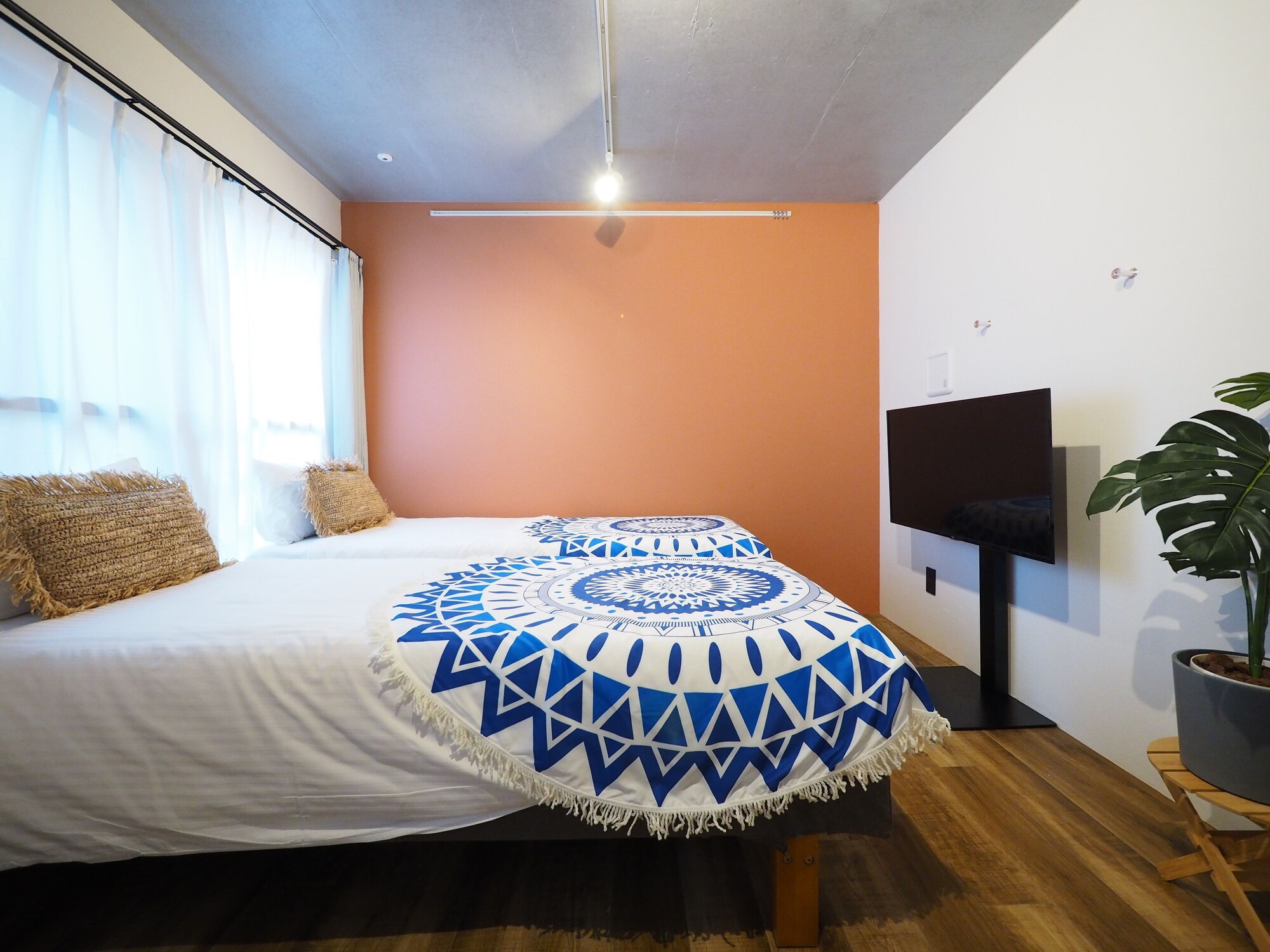 DELUXE, TWIN BEDS