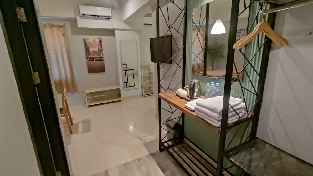De La Charis Hotel by Waringin Hospitality 54/55