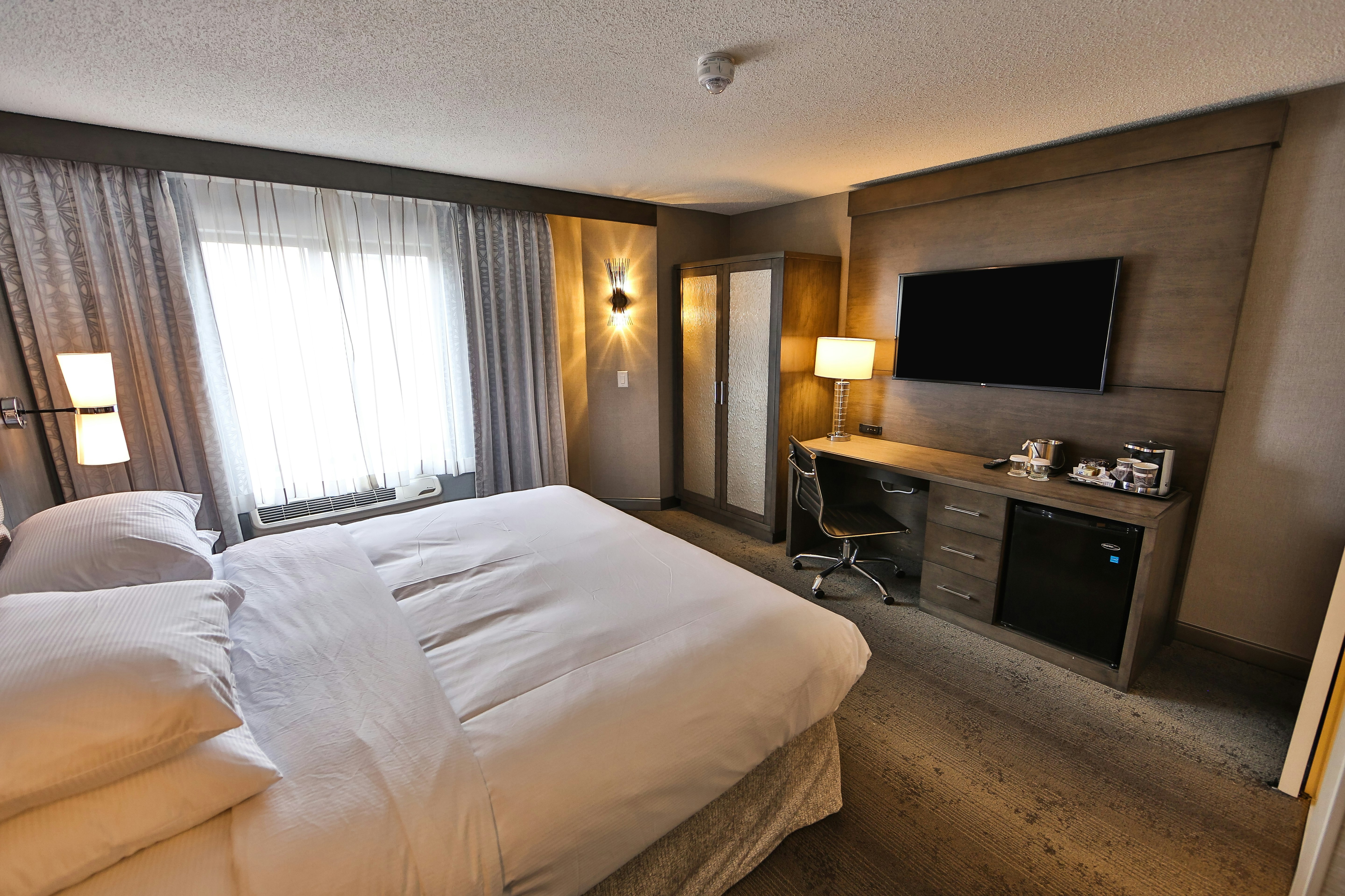 ROOM, KING BED, ACCESSIBLE