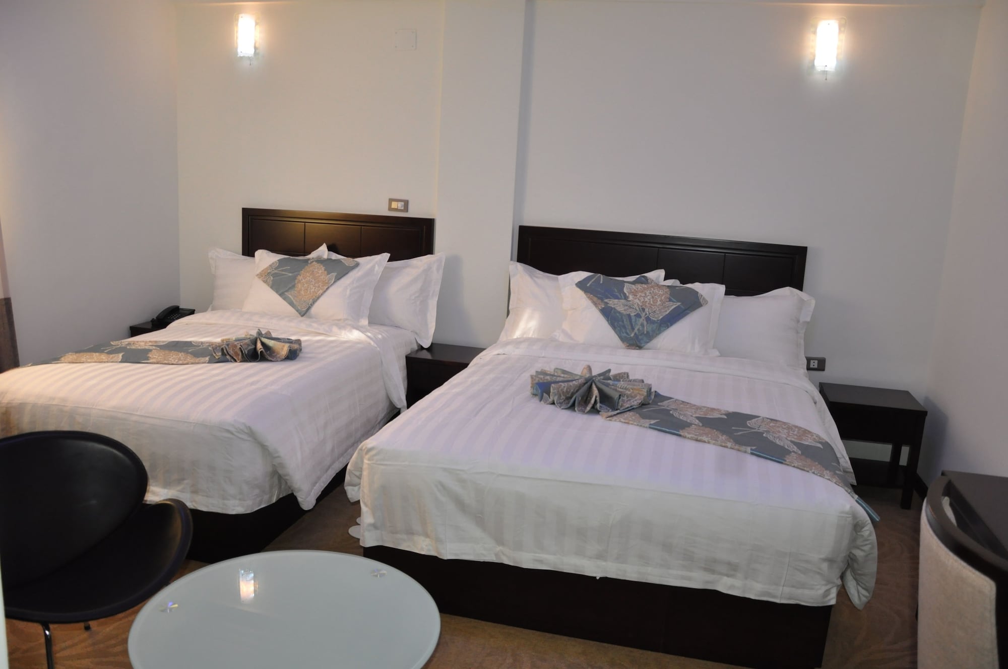 DELUXE, TWIN BEDS