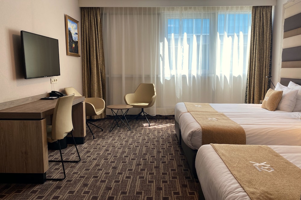 Xo Hotels Blue Square 25/65