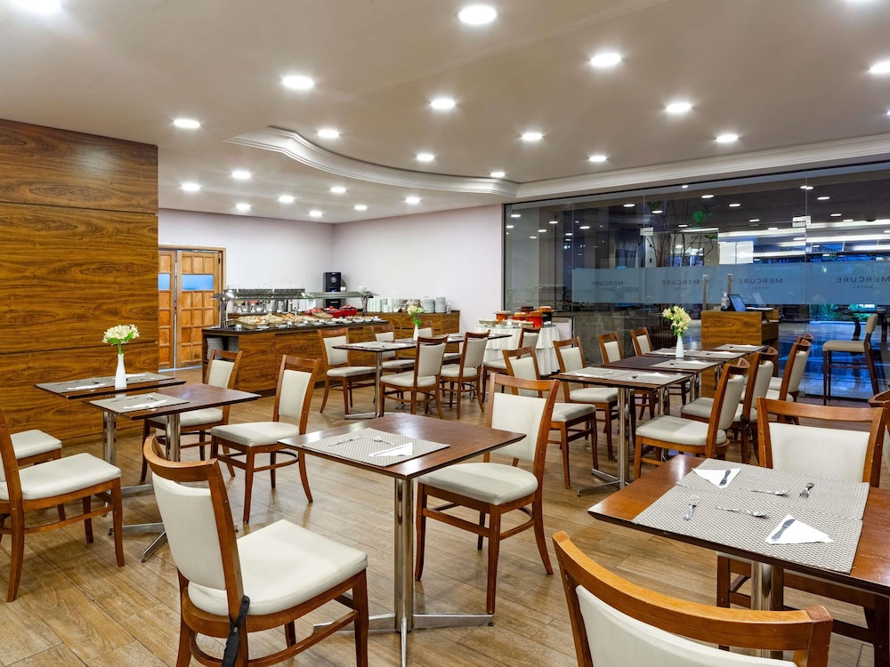 Mercure Curitiba Golden Hotel 67/79