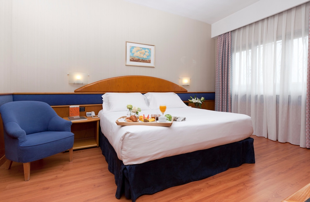 ROOM, SINGLE, DOUBLE BED