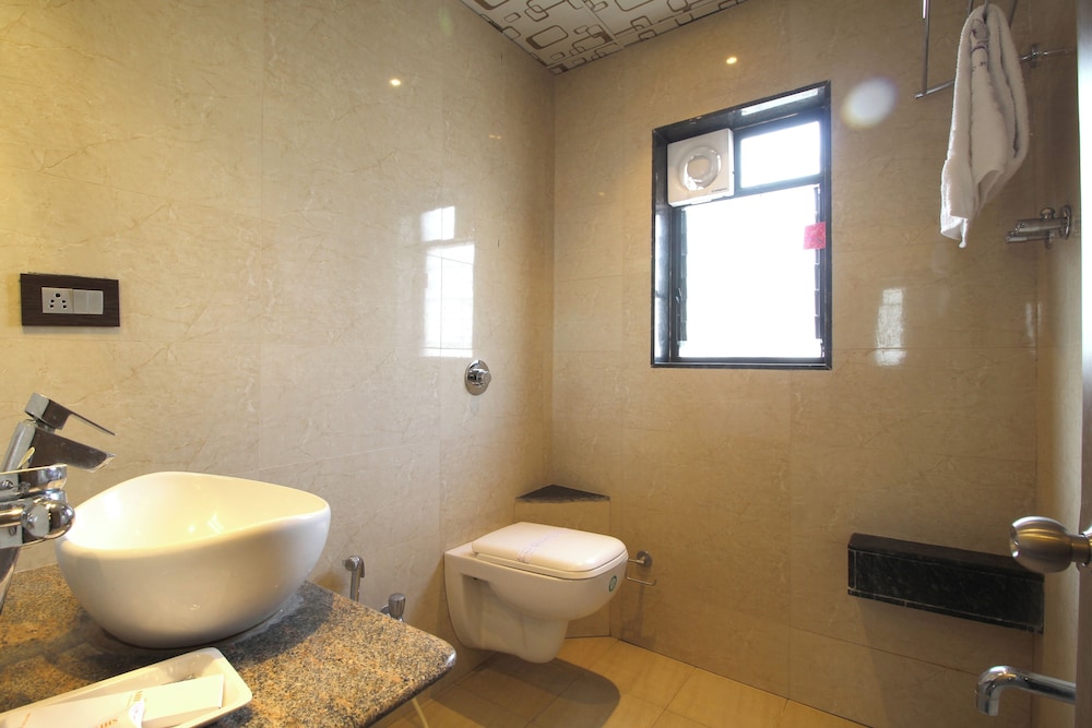 Shivam Hotel 53/58