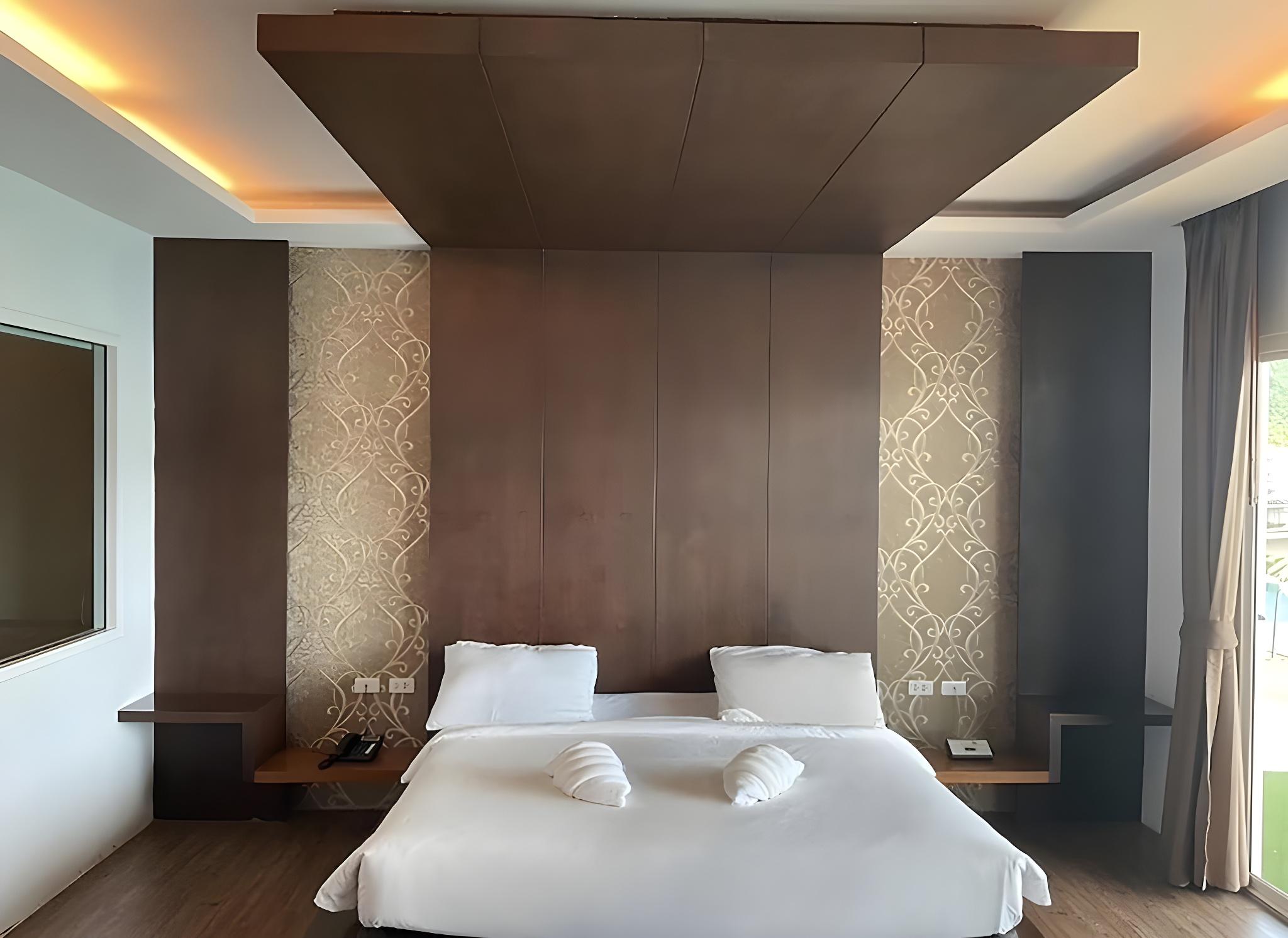 Luxury, Double and Twin Beds, Pool and Sea View