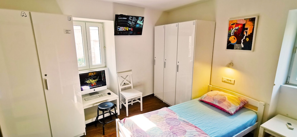 Croparadise Hostel 12/50