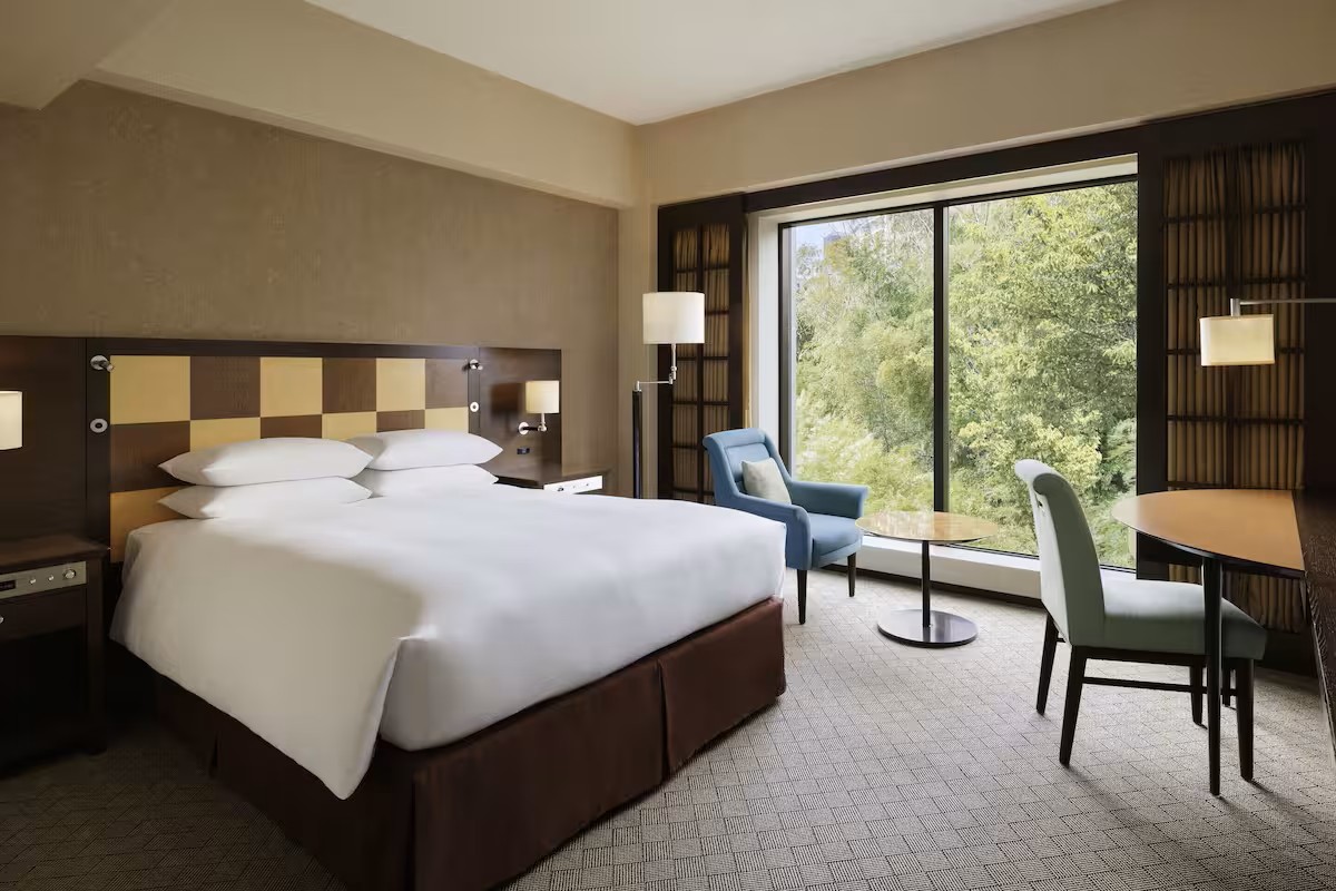 Standard, Queen Bed, Comfort Floor