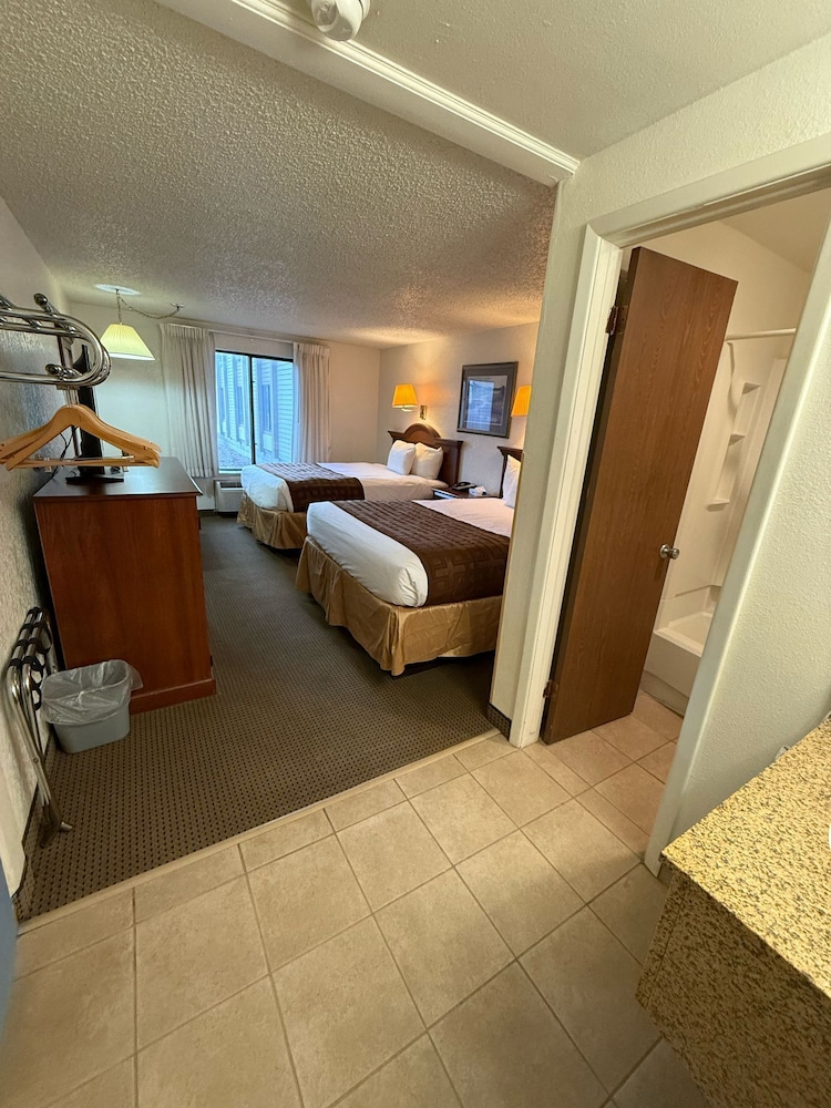 Richland Inn Suites 25/37