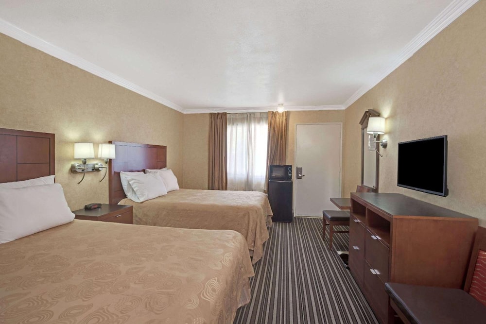 Buena Park Inn 33/63