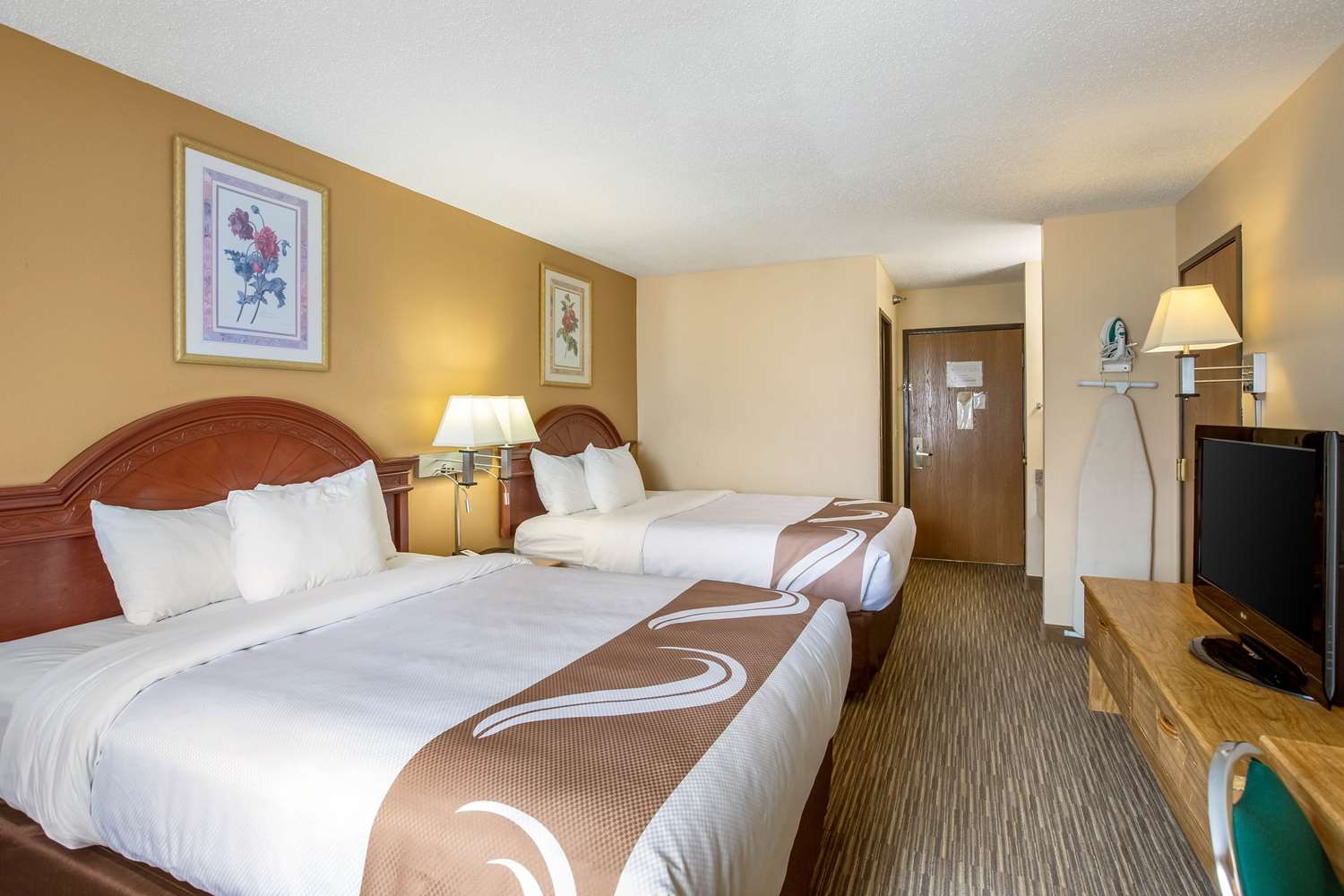 غرفة بسريرين مزدوجين، Quality Inn Storm Lake 2/4
