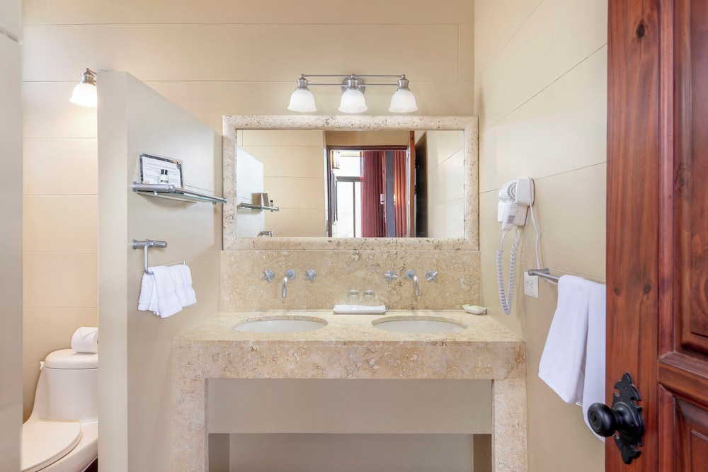 ARENAL KIORO SUITES AND SPA 69/71