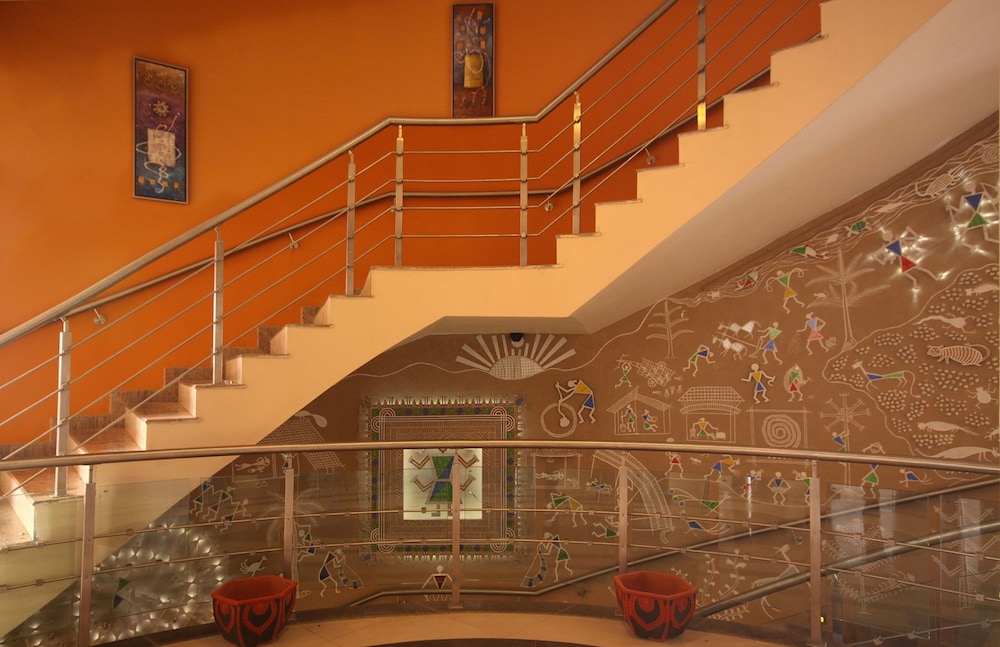 Aakar Lords Inn Saputara 6/40