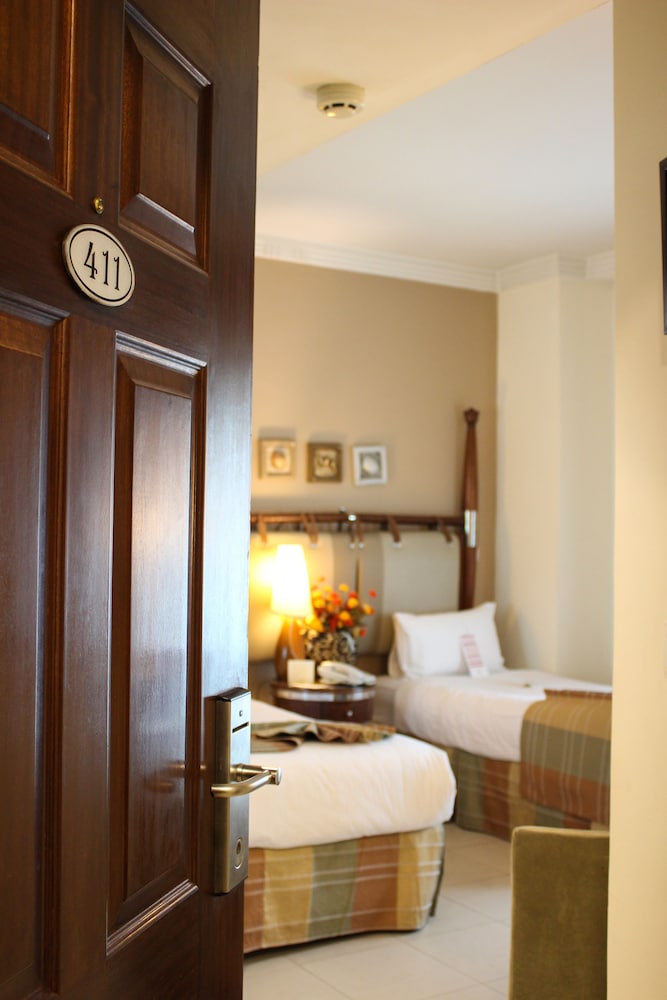 RETAJ HOTEL 10/61